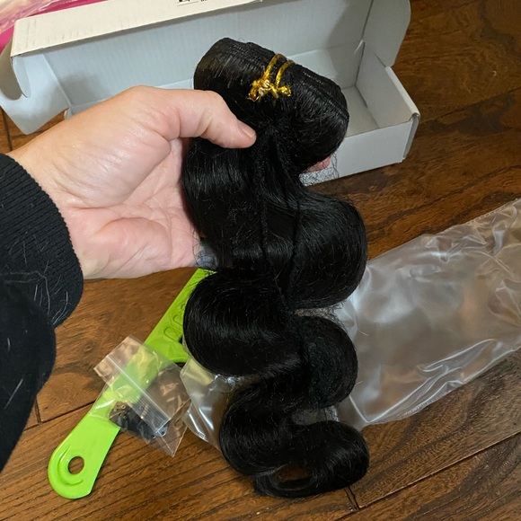 NIB lovrio 16” hair extensions w clips and comb - Picture 2 of 10